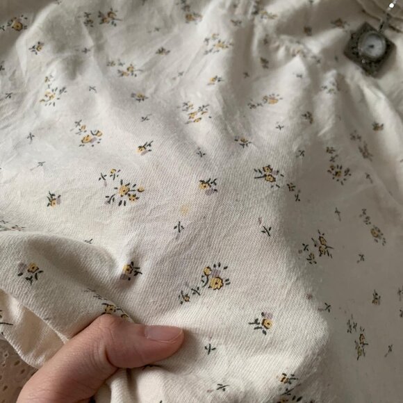 Soft Vintage Floral Lace Top - Picture 3 of 4